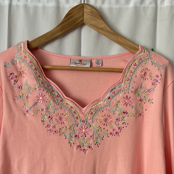 Quaker Factory Scalloped Edged Neckline Embroidered Floral Shirt Top **Sz XL** - Picture 3 of 5